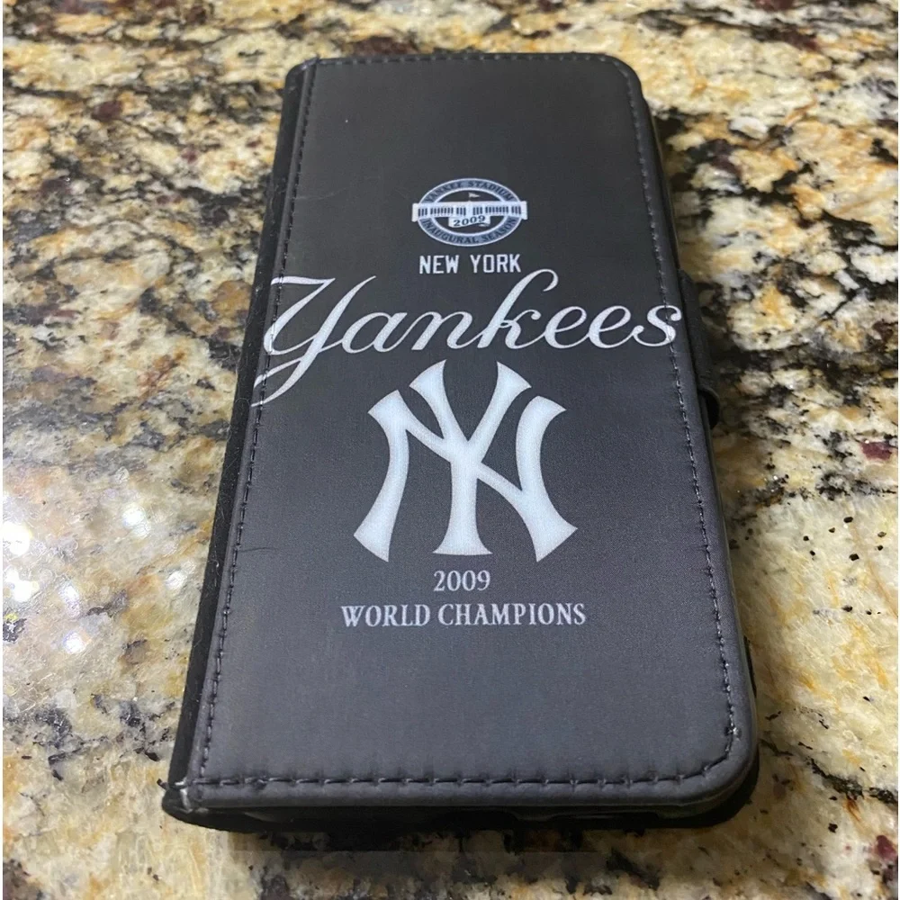 New York Yankee black vinyl iPhone 11-6.1 wallet case magnet closure tab 2009